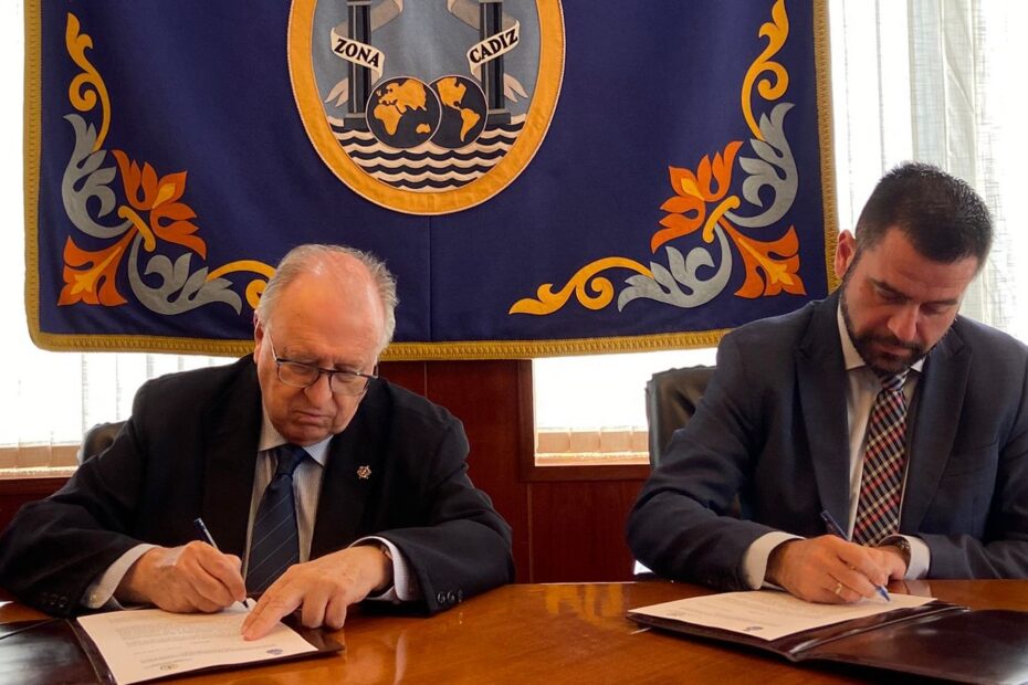 Firma del acuerdo de colaboración entre Zona Franca y el Colegio de Graduados Sociales de Cádiz