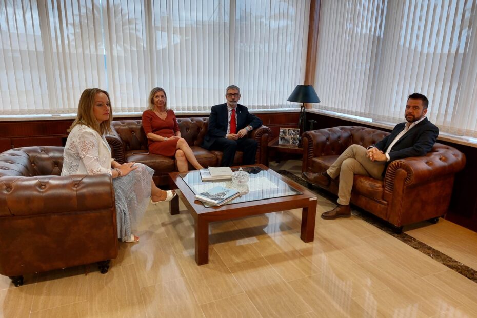 Ruenión Zona Franca y UCA para impulsar actividades de I+D+i en el ámbito de la economía azul