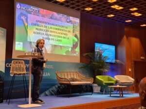 El profesor de Física Aplicada de la Universidad de Cádiz presenta un proyecto mareomotriz para el aprovechamiento energético de las corrientes de marea en la acuicultura